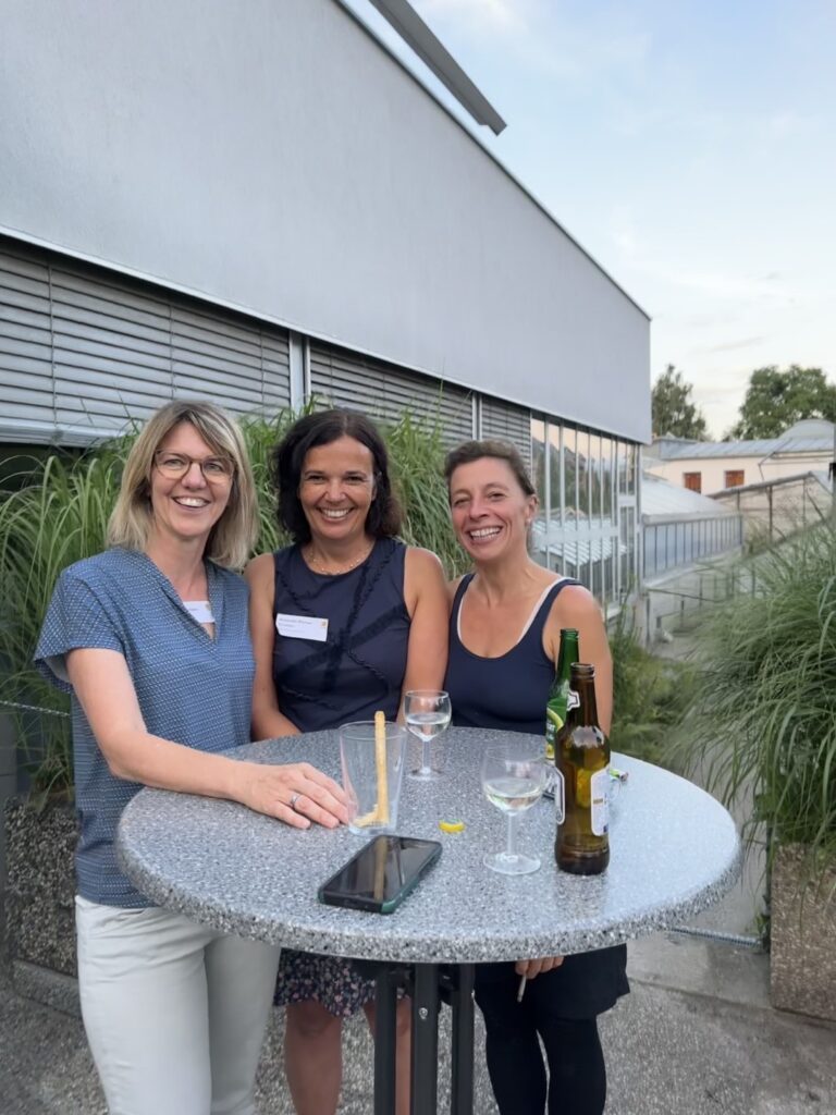 Ausbilder*innen beim gemütlichen Ausklang am Sommerstammtisch