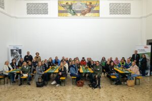 Gäste in der Einsegnungshalle des Westfriedhofs