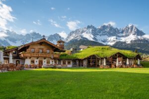 Außenansicht des Bio- und Wellnessresort Stanglwirt