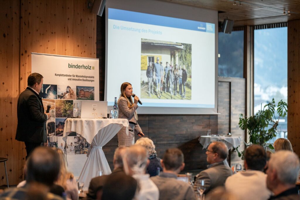 Präsentation im Saal des FeuerWerks